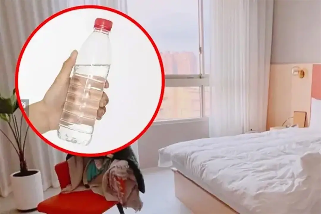 Pourquoi devriez vous glisser une bouteille deau sous le lit de votre hotel.jpg